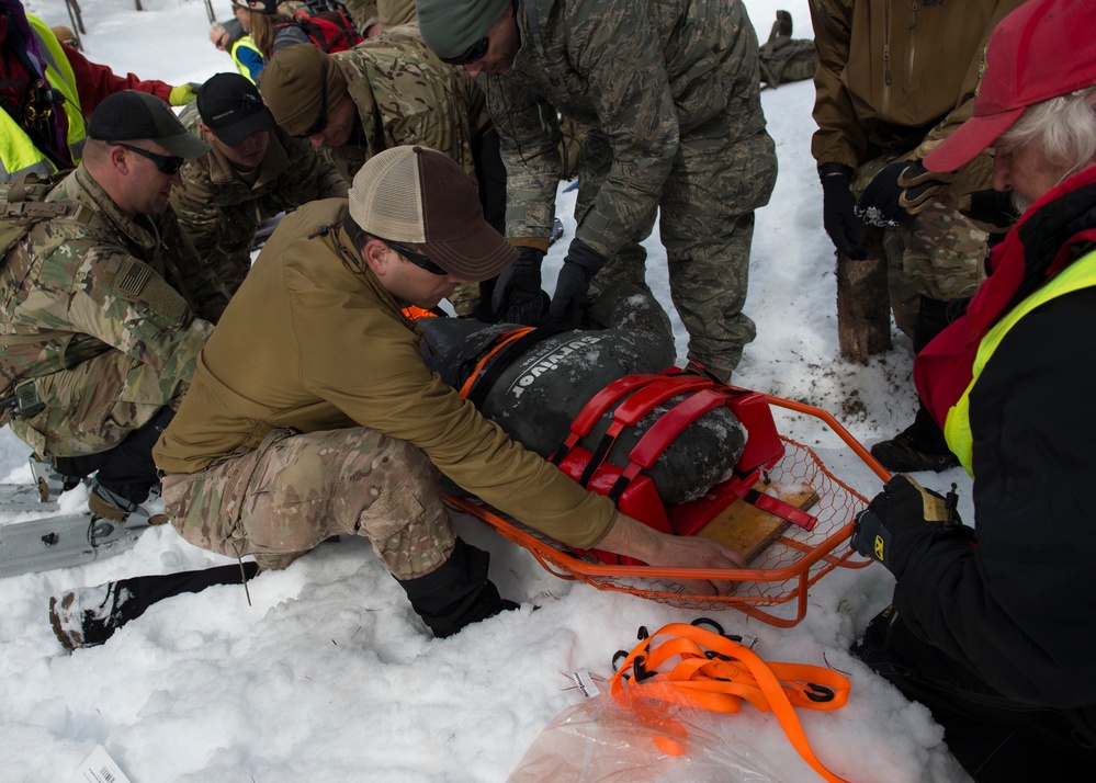 IDANG members participate in search and rescue training