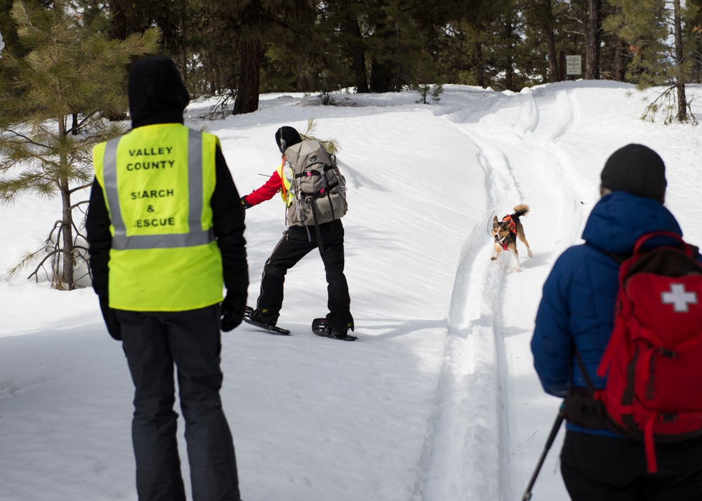 IDANG members participate in search and rescue training