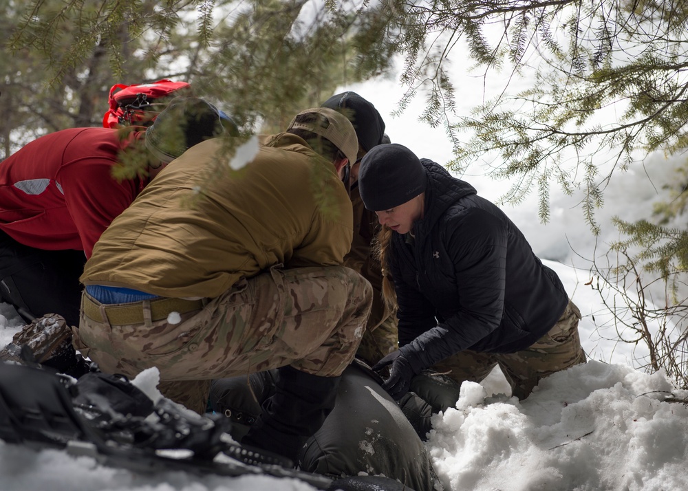 IDANG members participate in search and rescue training