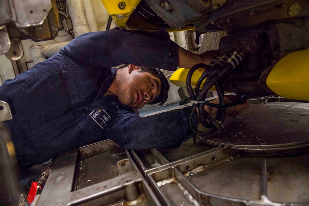 USS Pioneer Sonar Maintenance