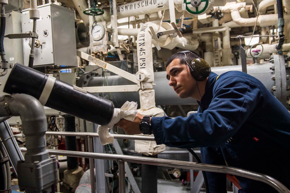 DVIDS - Images - USS Pioneer Engineering Training Drills [Image 3 of 4]