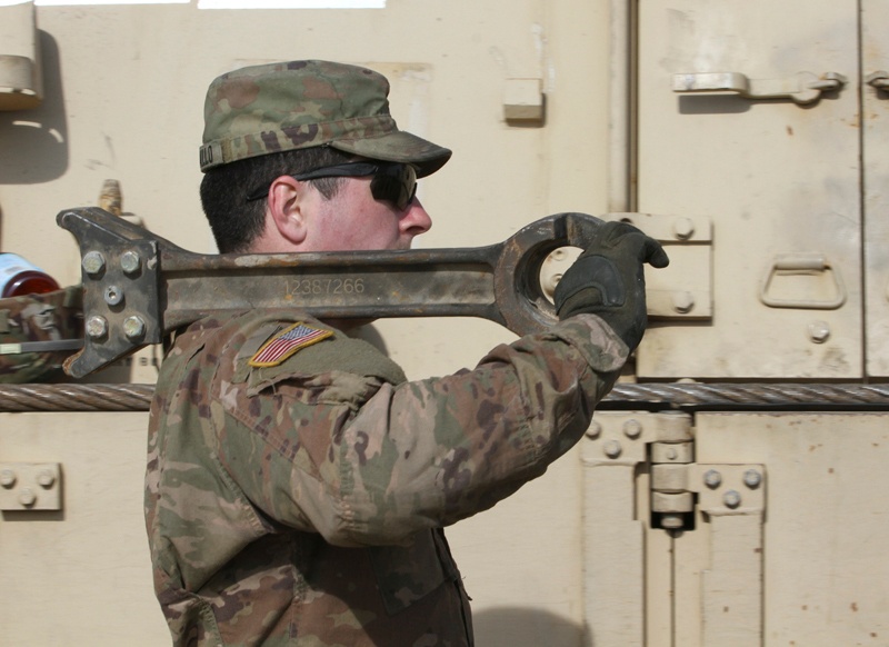 Soldiers conduct familiarization training on M88A2