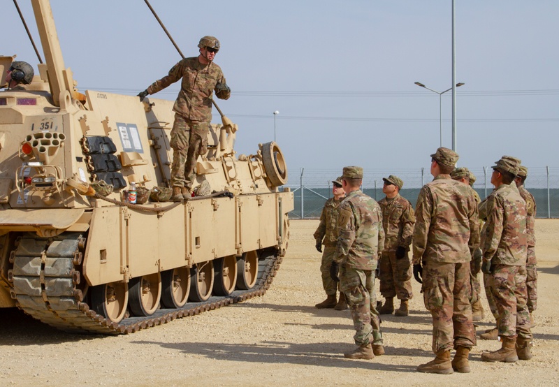 Soldiers conduct familiarization training on M88A2