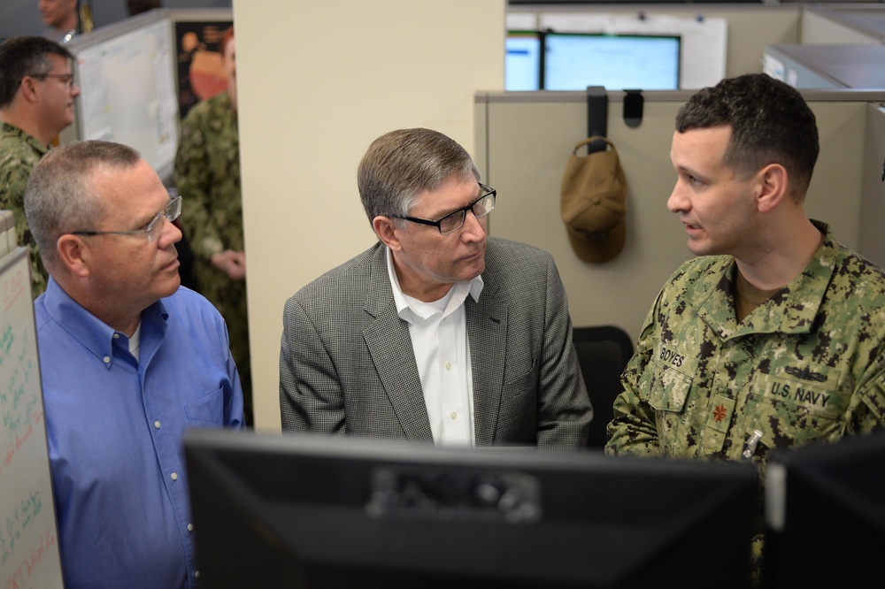 Under Secretary of Defense for Personnel and Readiness visits Reserve force command