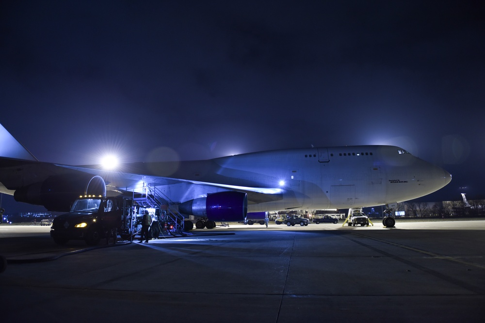171ARW Loads Contracted Boeing 747
