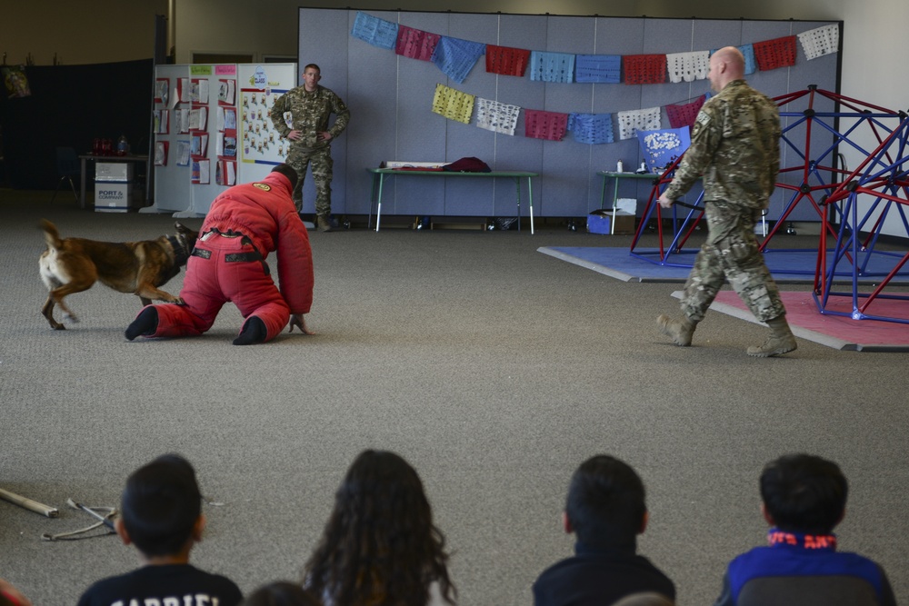 377 SFS MWD visits Rio Rancho elementary
