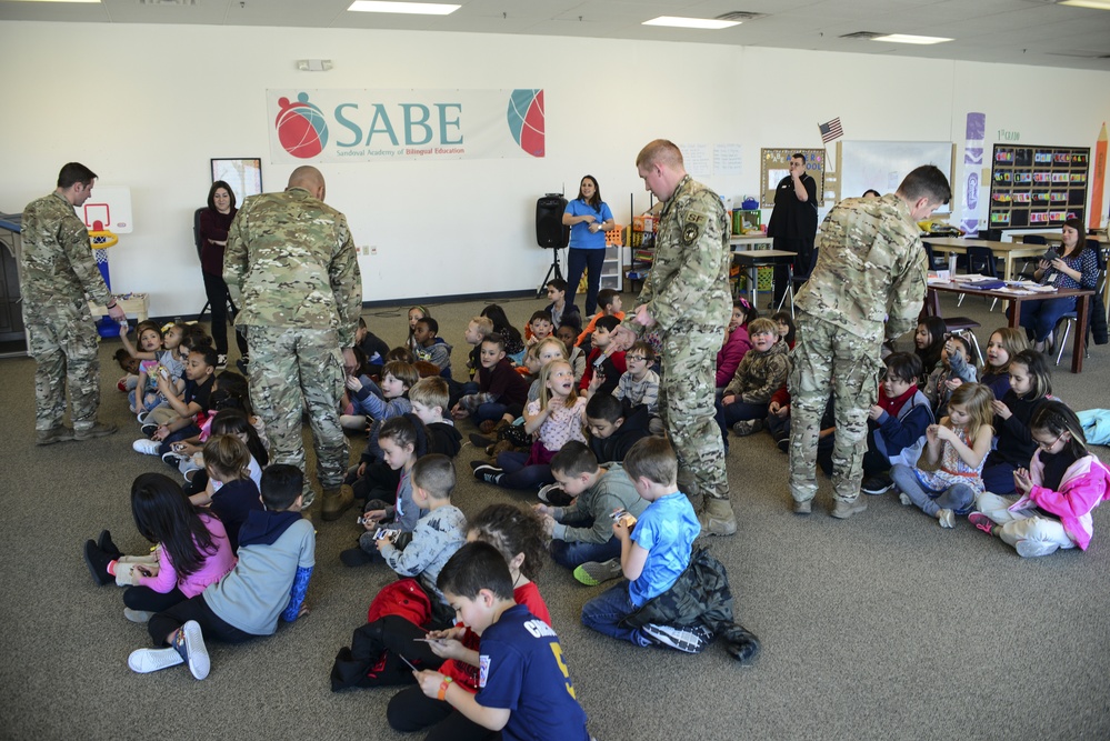 377 SFS MWD visits Rio Rancho elementary