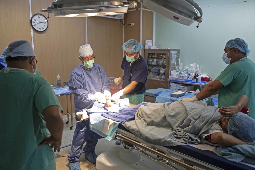 U.S. Navy medical team works side-by-side with Marshallese medical staff at Majuro Hospital