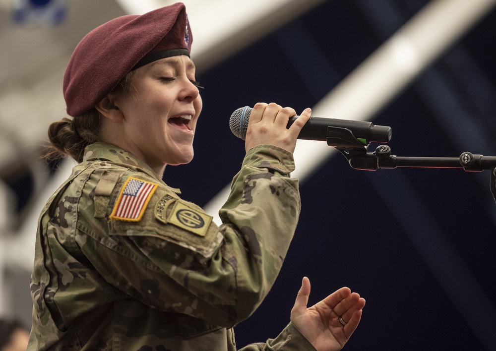 Soldier sings National Anthem for her great uncle