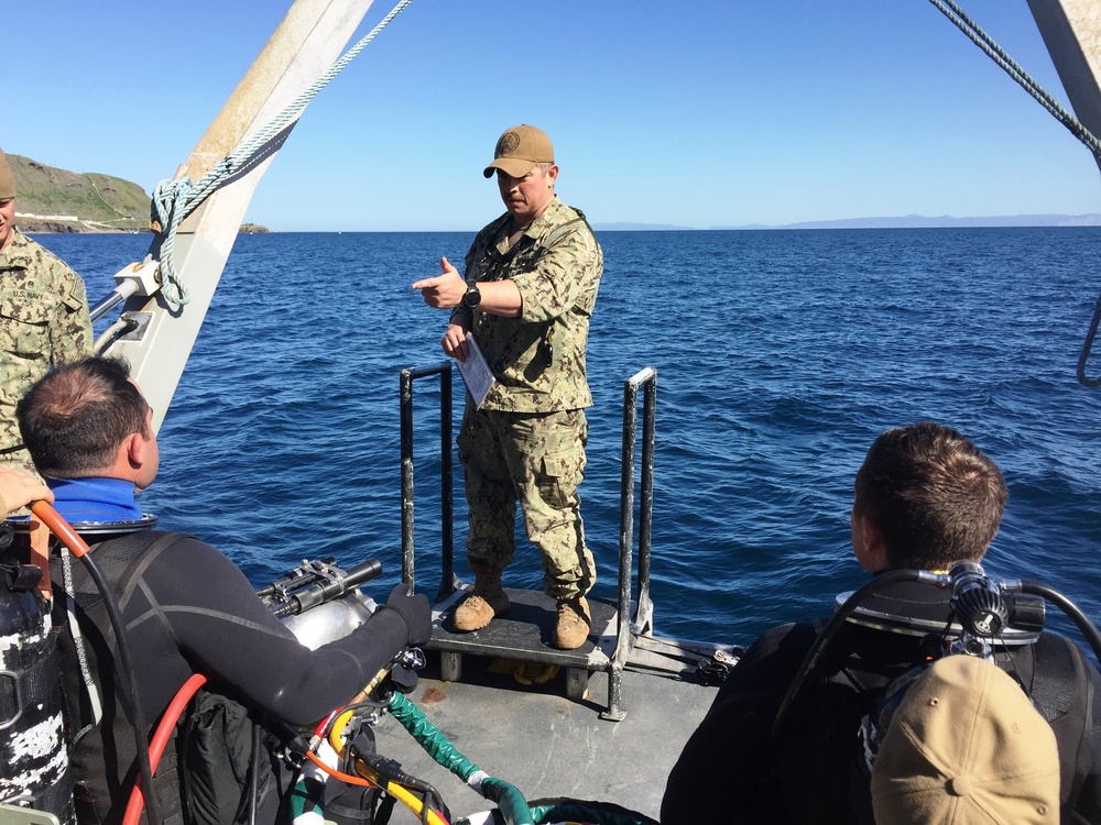 UCT-2 Conducts Surface Supplied Dive Training During PacBlitz19