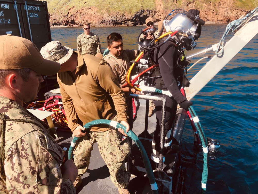 UCT-2 Conducts Surface Supplied Dive Training During PacBlitz19