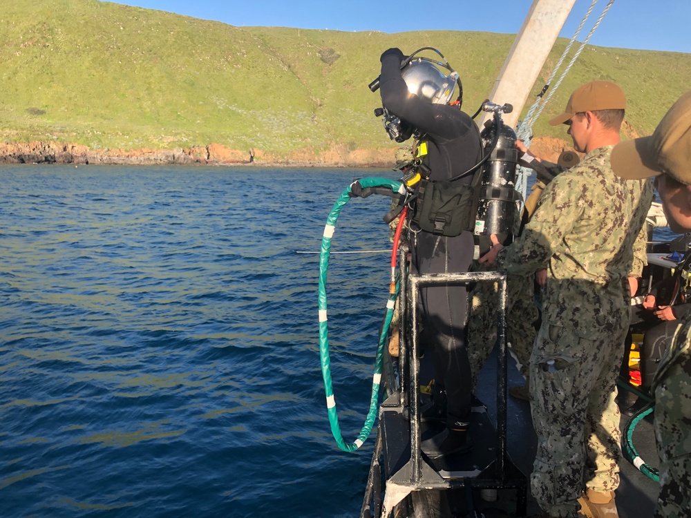 UCT-2 Conducts Surface Supplied Dive Training During PacBlitz19