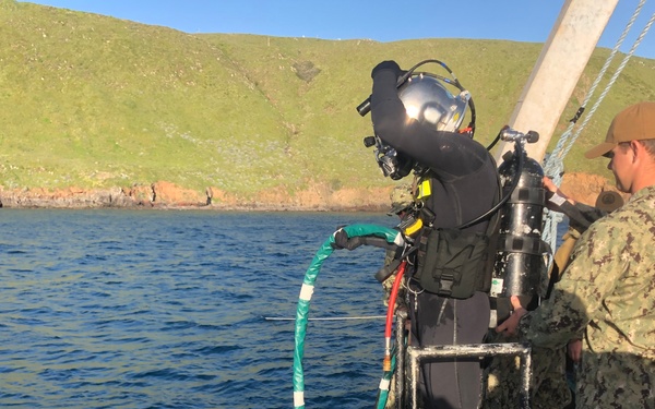 UCT-2 Conducts Surface Supplied Dive Training During PacBlitz19