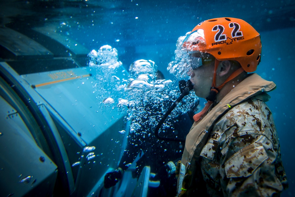 2/5 conducts underwater egress training