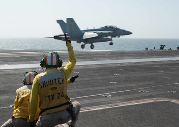 U.S Sailors direct aircraft