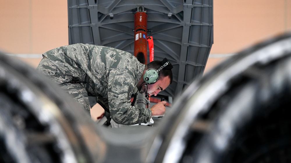 Hydraulics specialists exhibit self-sufficiency
