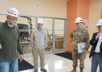 Music City mayor notes fascination of Old Hickory Dam in operation