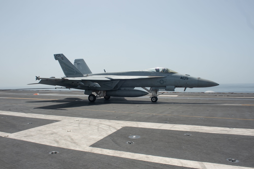 An F/A-18E Super Hornet lands on the flight deck