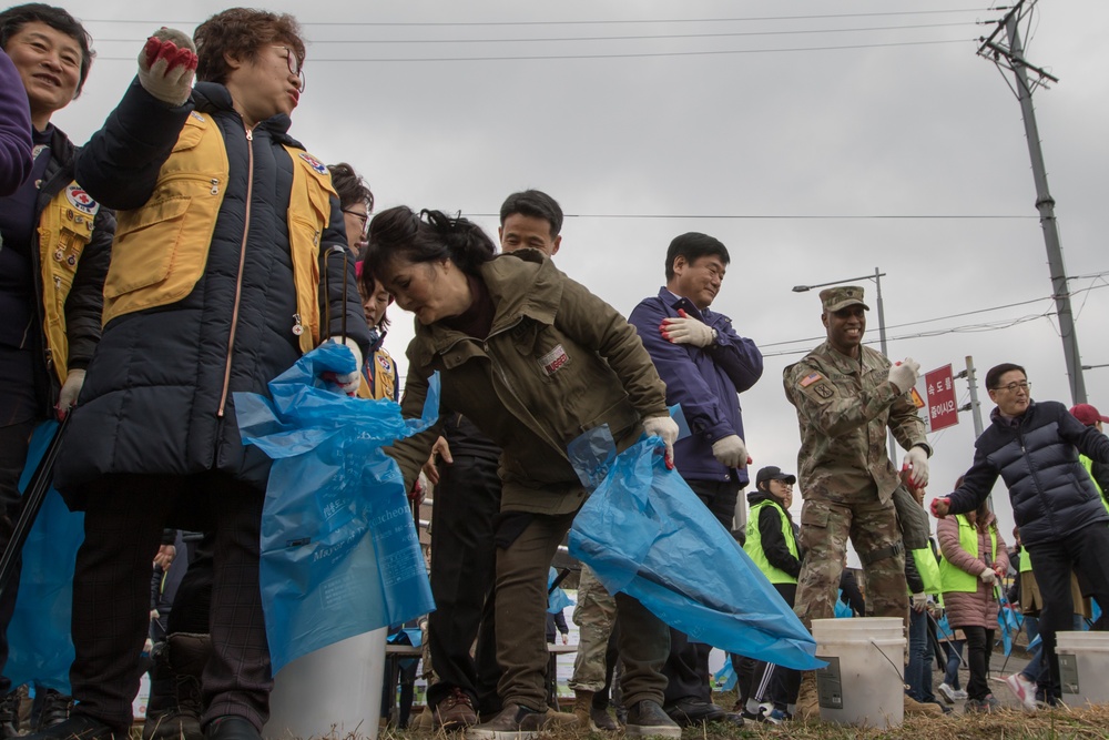 2019 Annual Shincheon River Cleanup unites a community