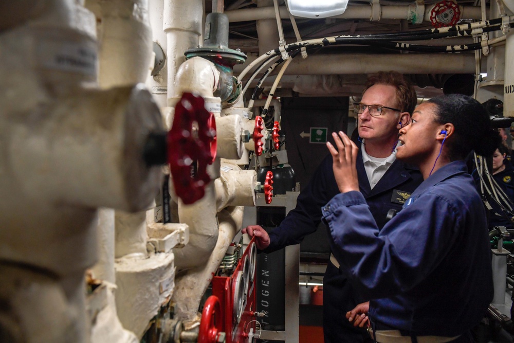 Under Secretary of the Navy Visits USS Mitscher (DDG 57)