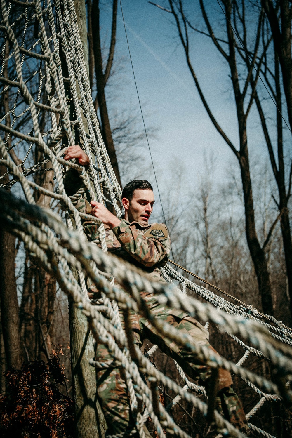 Soldier conquers obstacle course during Best Warrior Competition