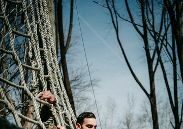 Soldier conquers obstacle course during Best Warrior Competition