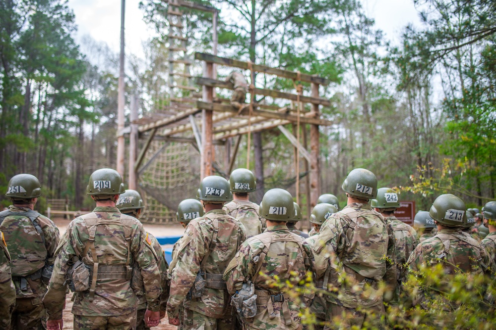 DVIDS - Images - SAND HILL CONFIDENCE COURSE [Image 2 of 6]