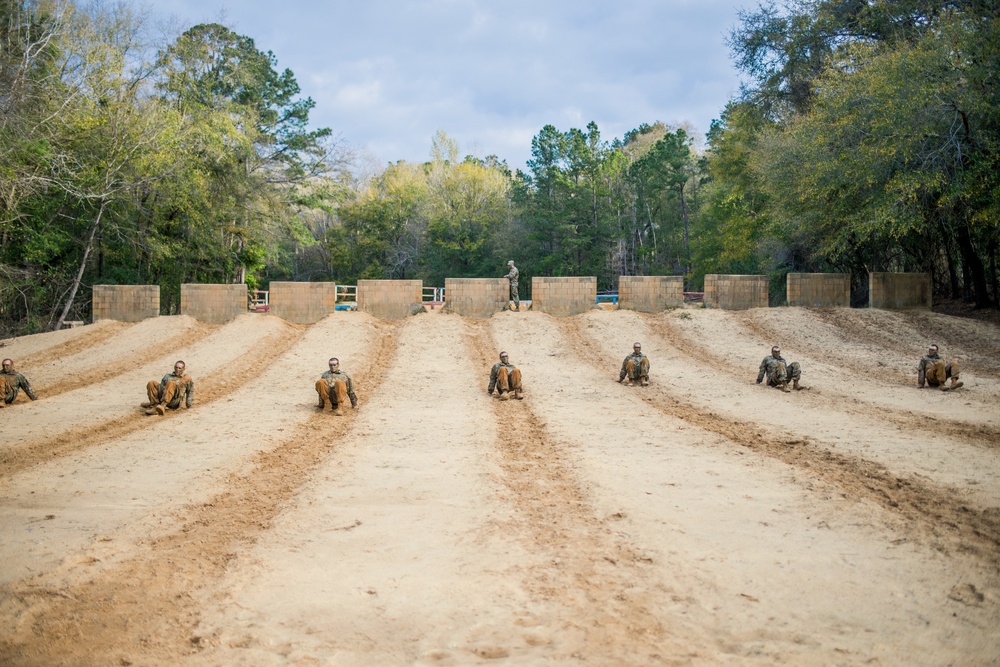 DVIDS - Images - SAND HILL OBSTACLE COURSE [Image 3 of 6]