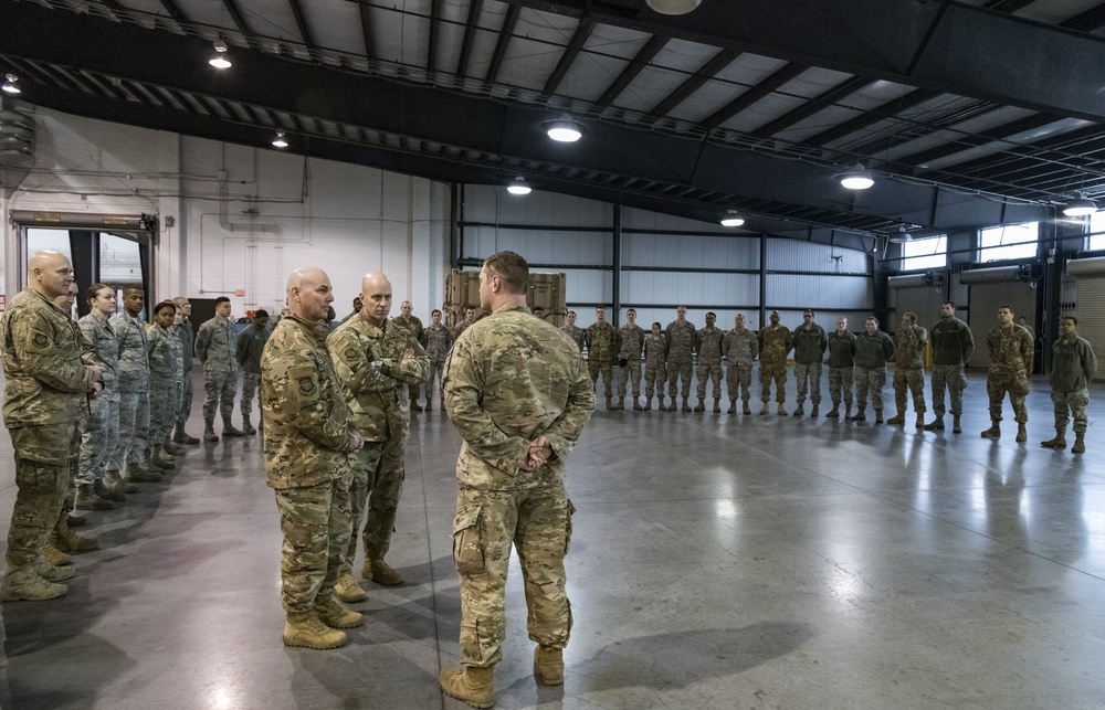 18AF/CC and CCC visits Team Dover Airmen
