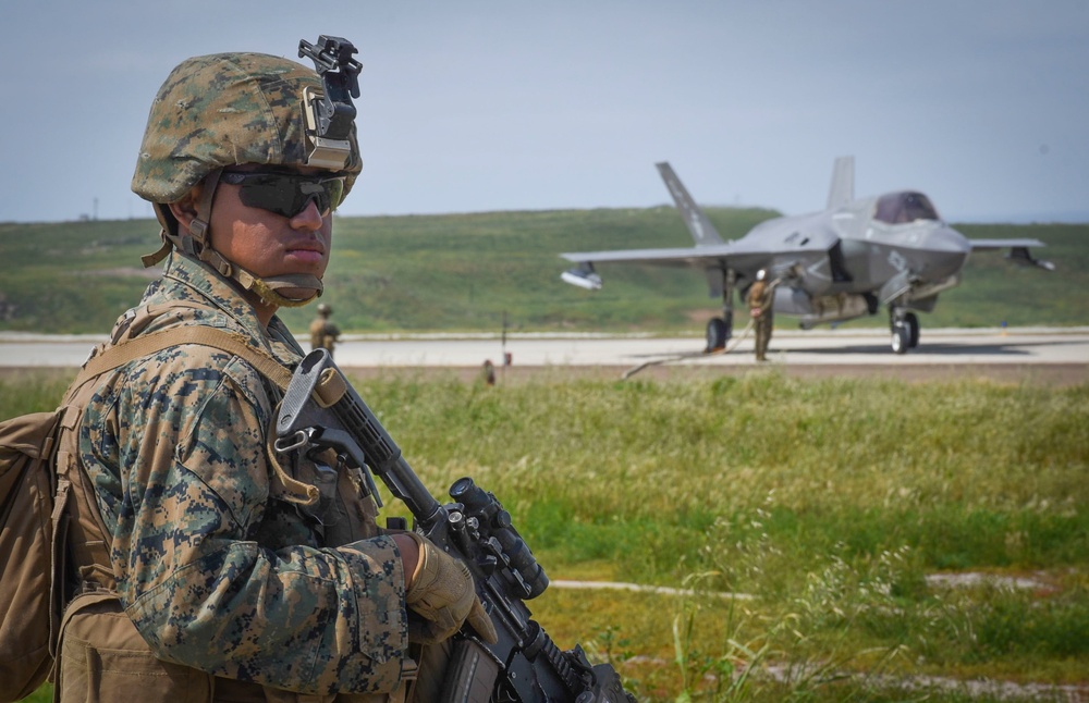 Pacific Blitz 2019: CNO, MCPON, CMC, SMMC visit San Clemente Island Sailors, Marines