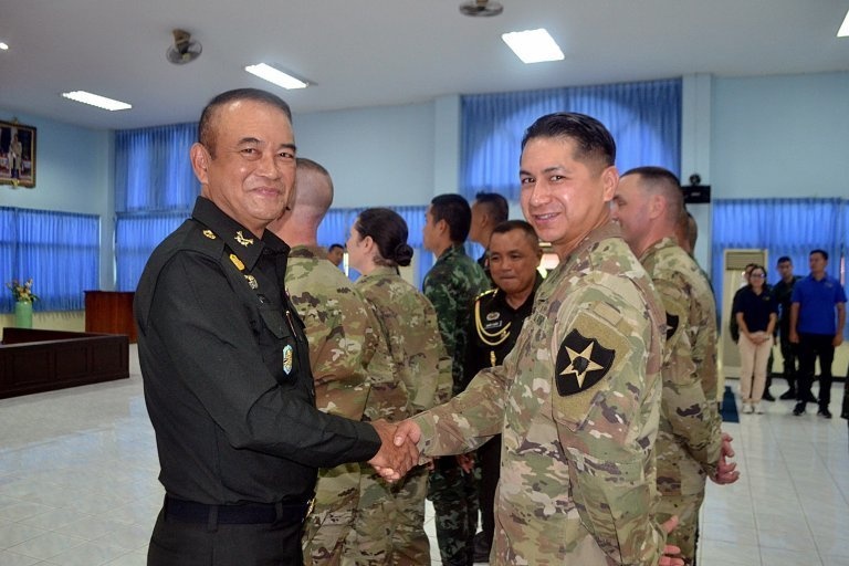 Royal Thai Army leader greets Washington Army National Guard Soldier