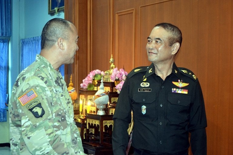 Royal Thai Army senior leader greets USARPAC/USACE Soldier