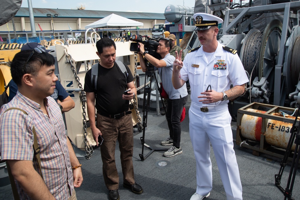 USS Chief host media representatives