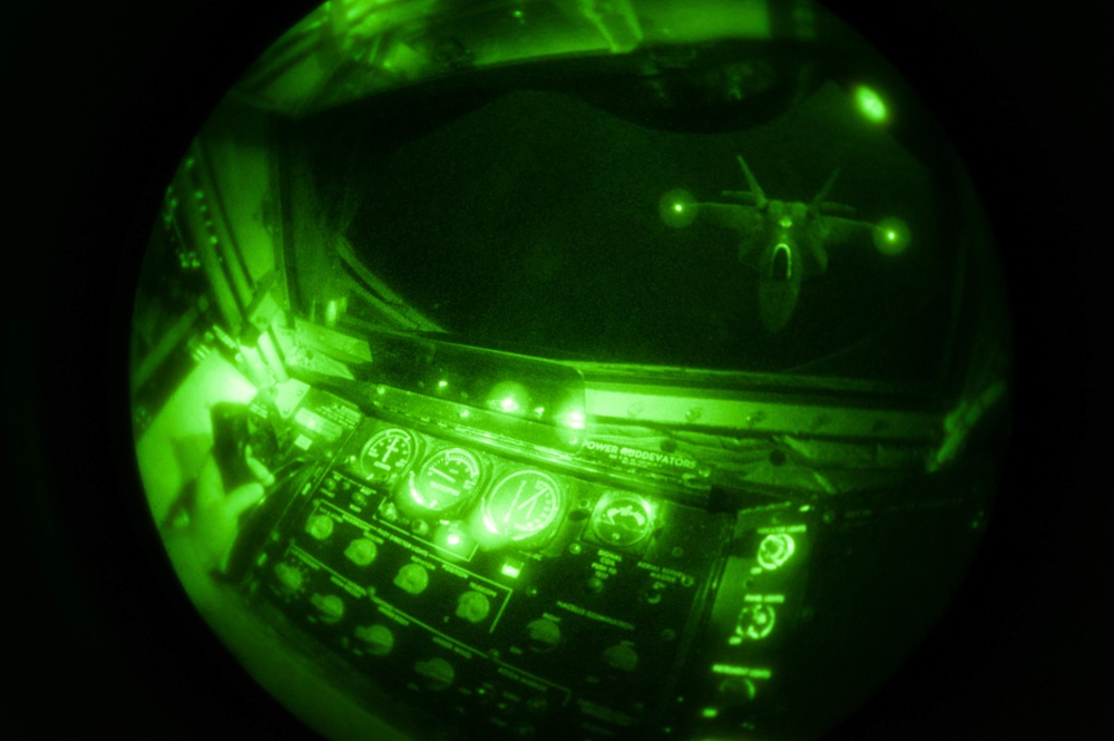 Hawaii Air National Guard executes night air refueling