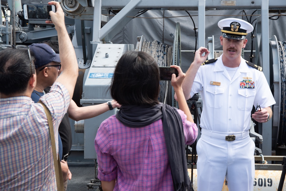 USS Chief host media representatives