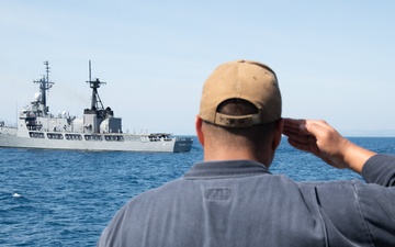 USS Chief sails with Philippine Navy