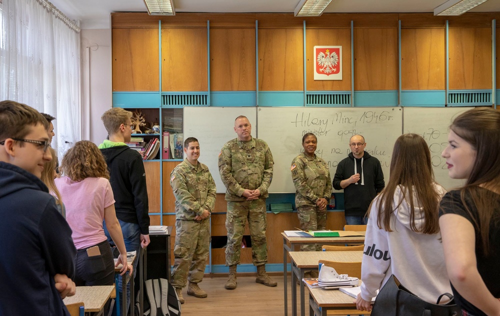 101st BSB Partners with Polish students