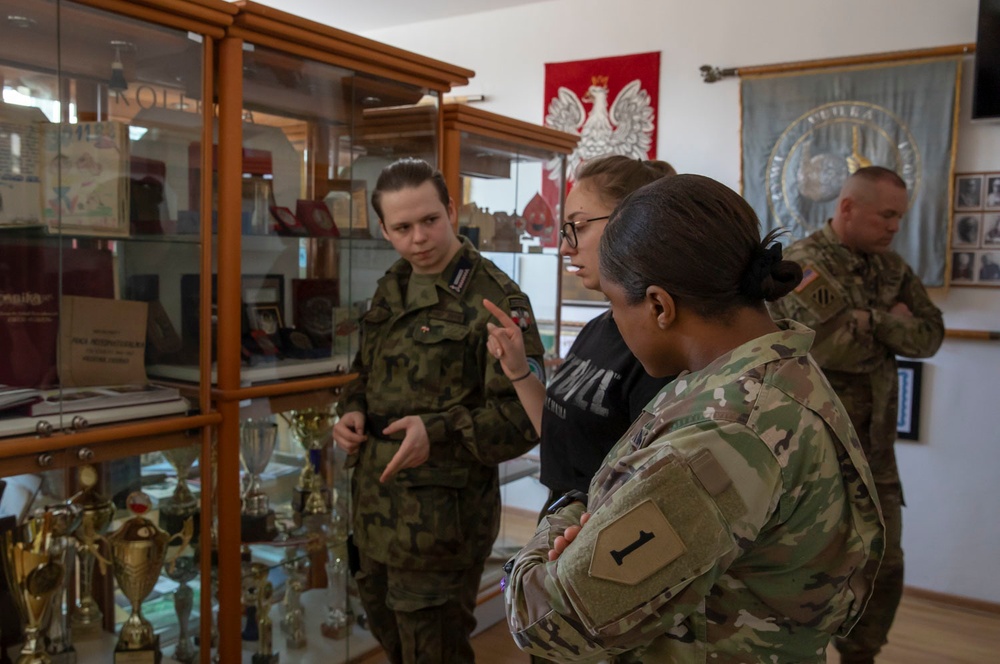 101st BSB Partners with Polish students