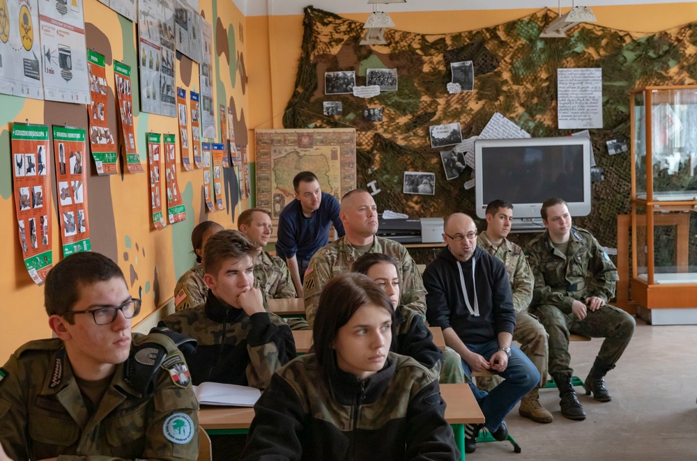 101st BSB Partners with Polish students