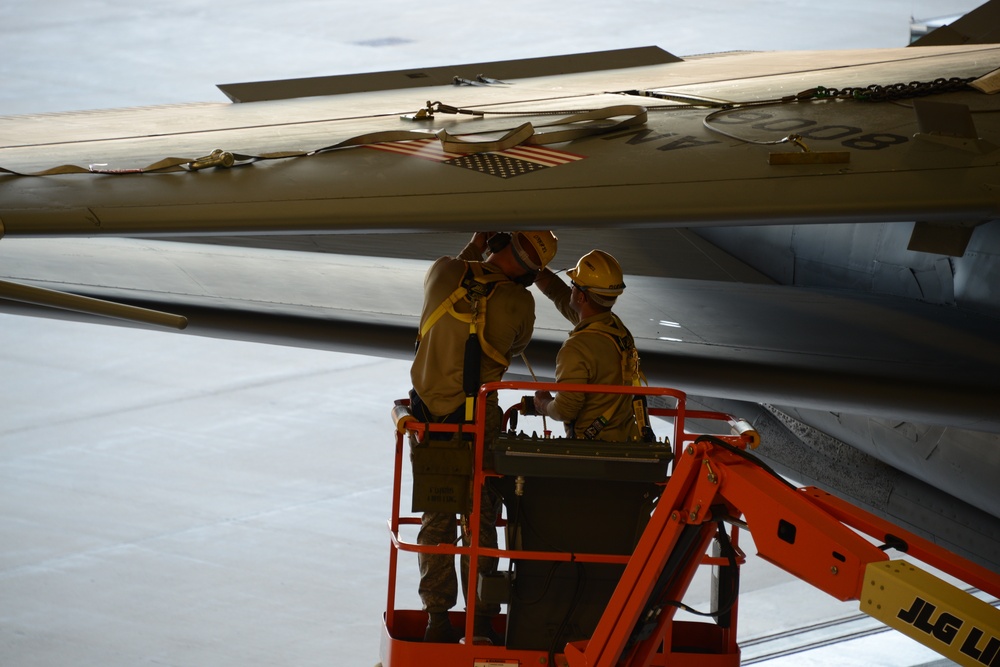 KC-135 tail tilt