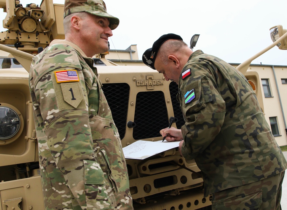 Distinguished members of Polish armed forces visit Mission Command Element