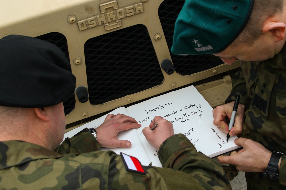 Distinguished members of Polish armed forces visit Mission Command Element