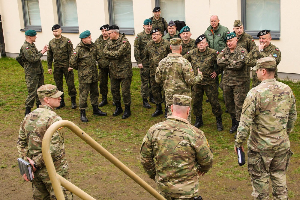 Distinguished members of Polish armed forces visit Mission Command Element