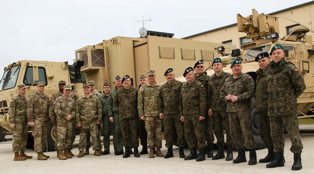 Distinguished members of Polish armed forces visit Mission Command Element