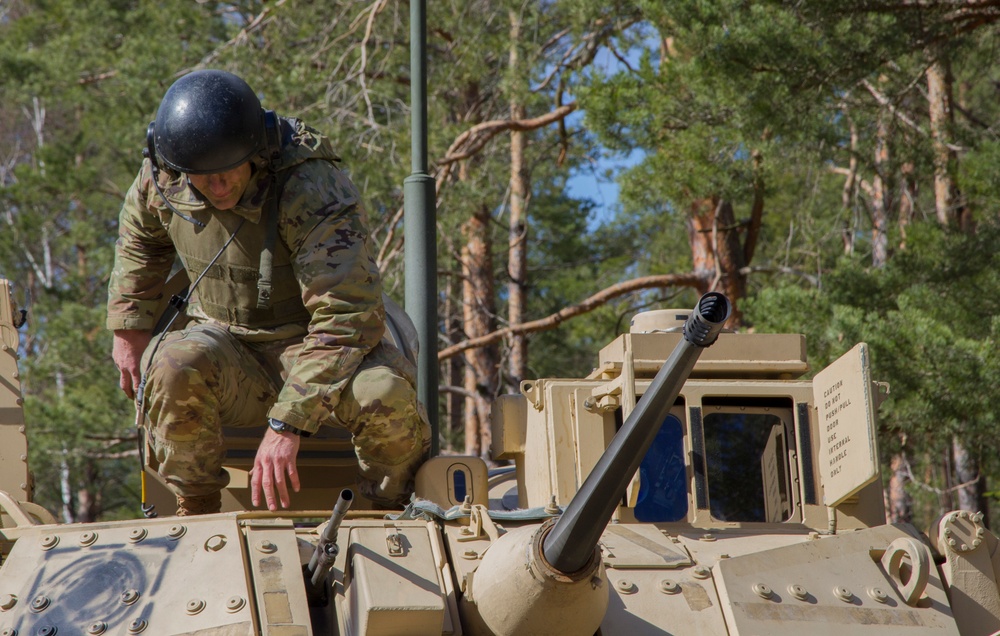 Soldiers conduct gunnery training