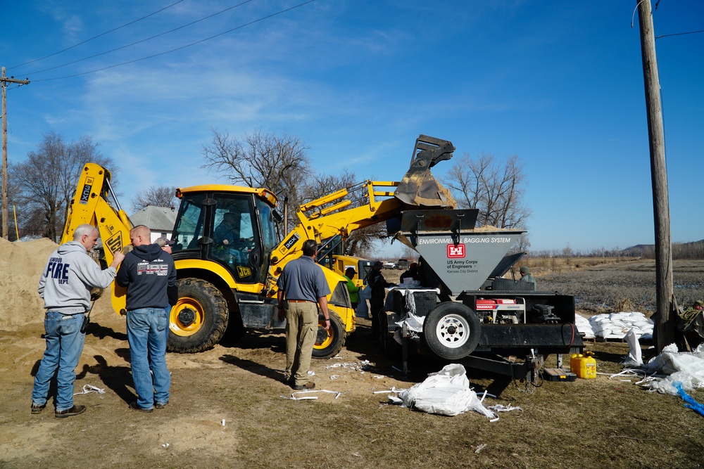 Airmen fill sandbags for flood relief