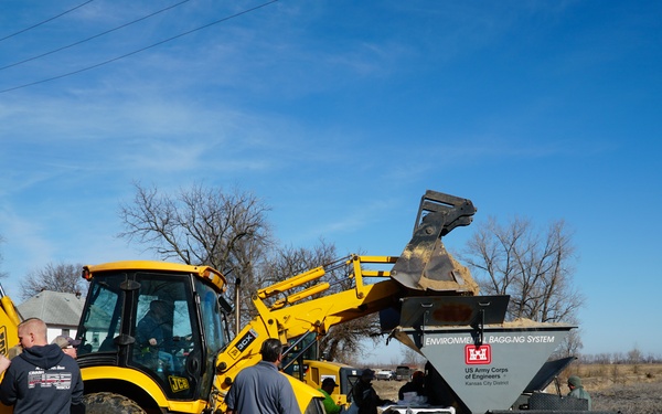 Airmen fill sandbags for flood relief