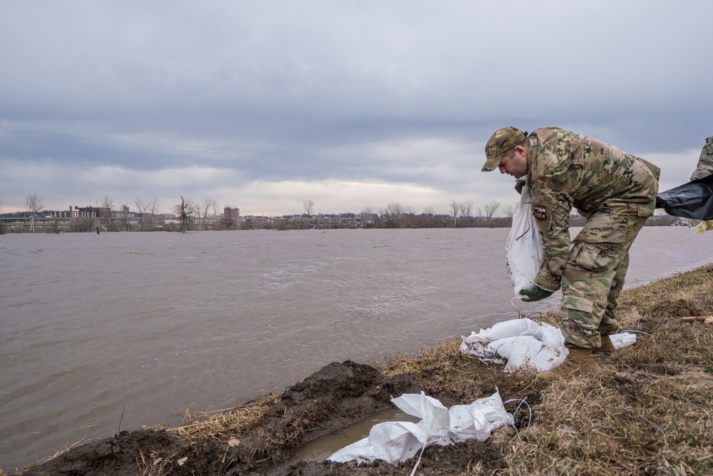 Missouri Airmen protect local communities during flooding