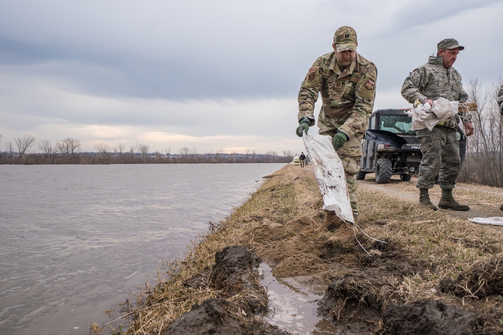 Missouri Airmen protect local communities during flooding
