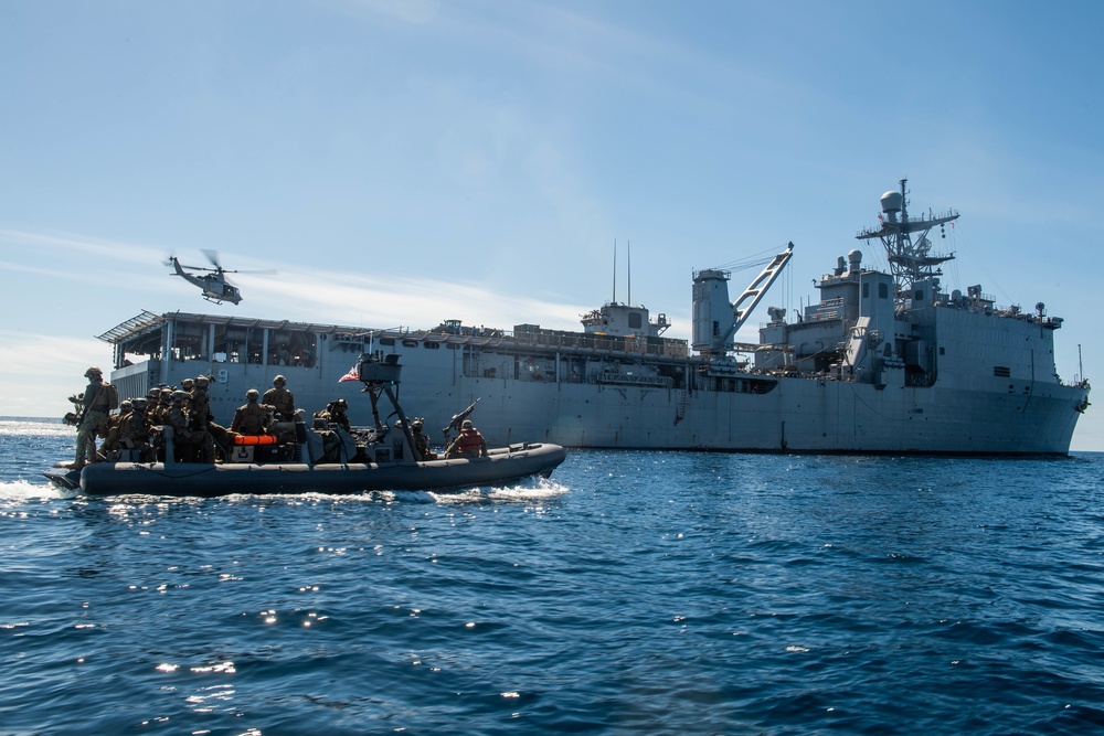 USS Harpers Ferry Conducts VBSS Exercise
